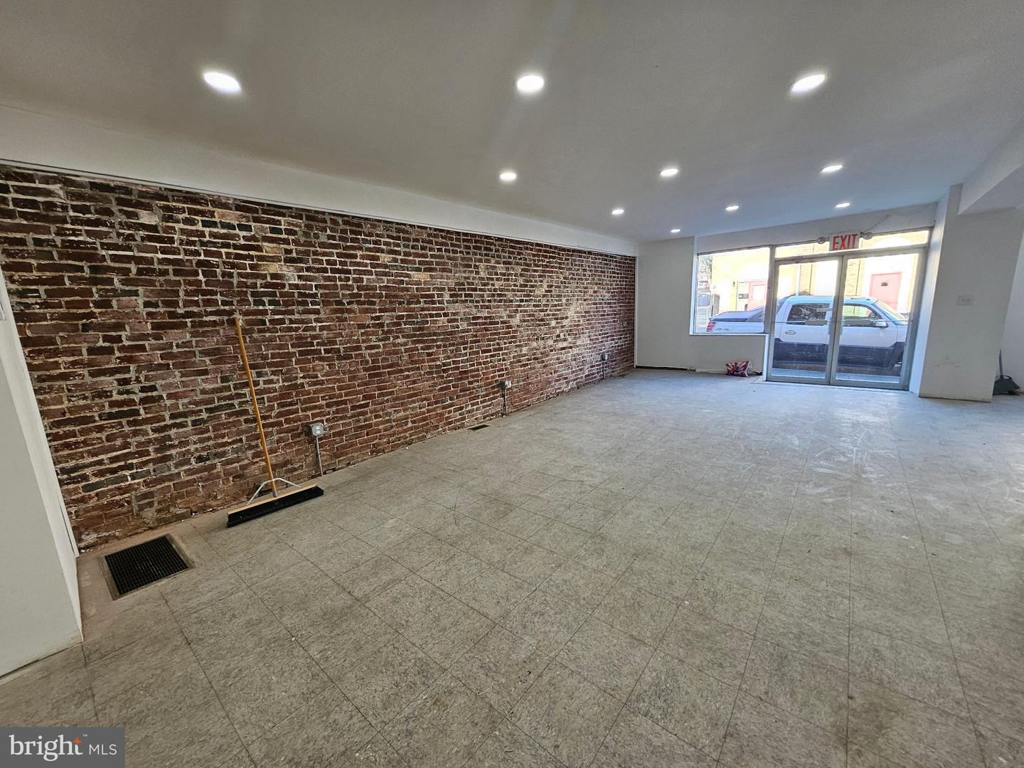 322 Ridge Ave Property Photo 5