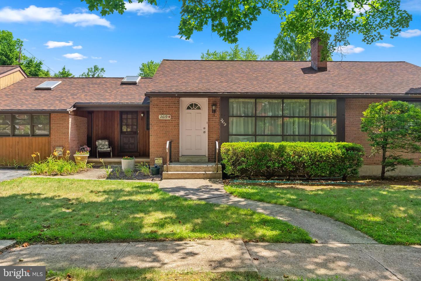 2619 W Greenleaf St Property Photo 3