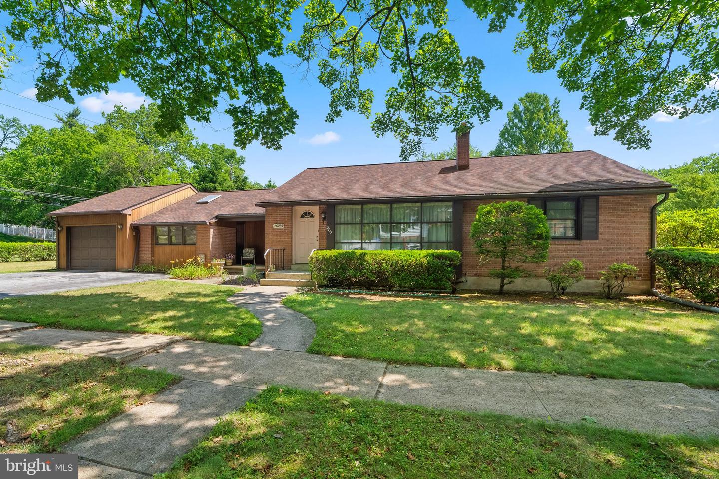 2619 W Greenleaf St Property Photo 4