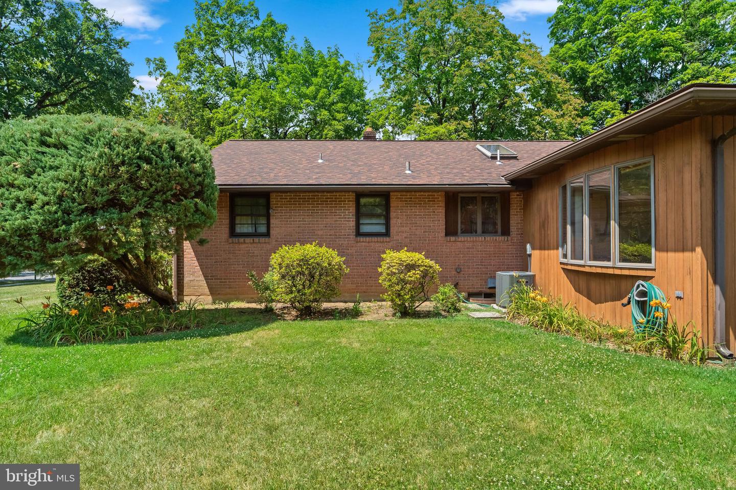 2619 W Greenleaf St Property Photo 11