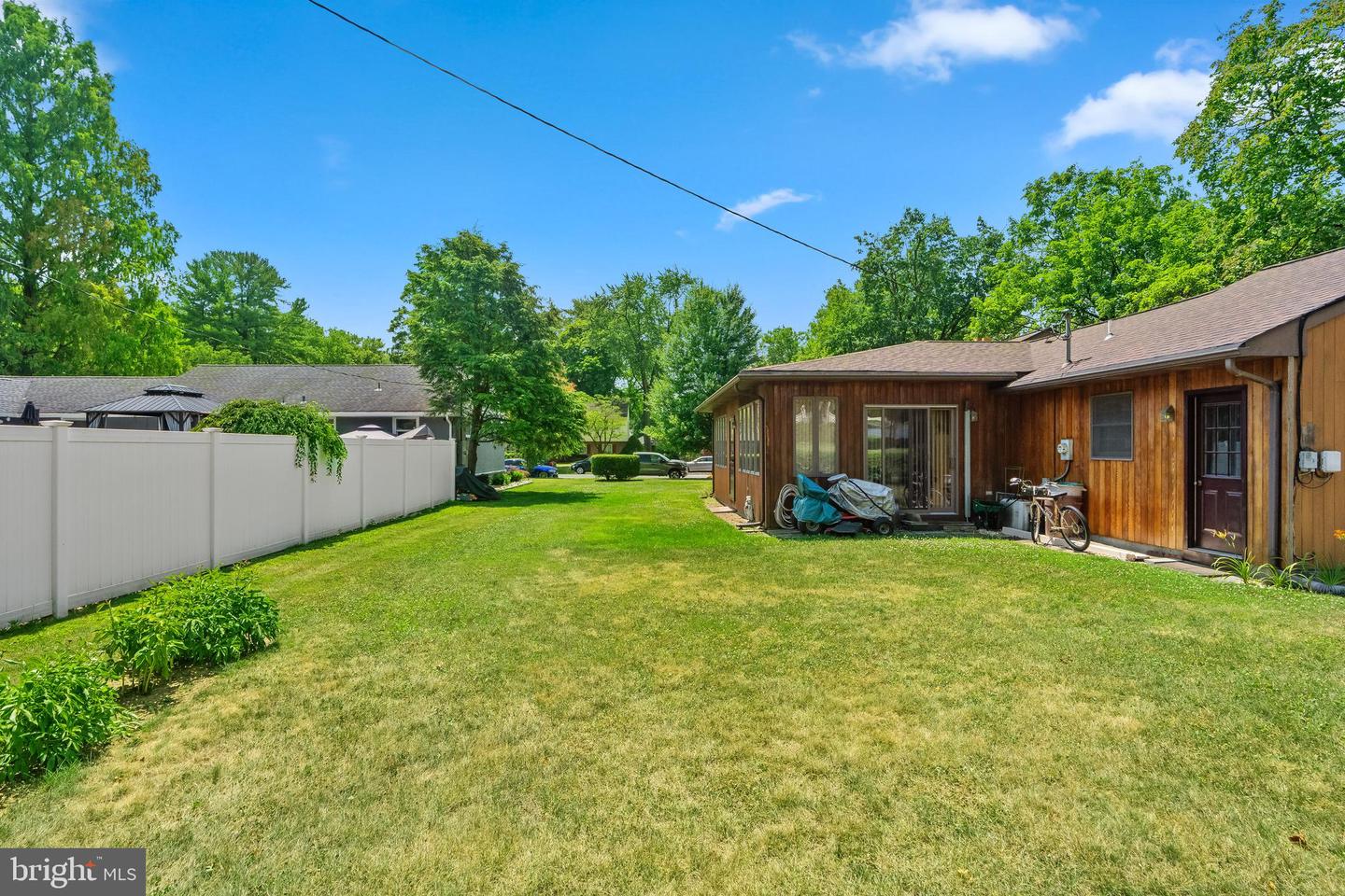 2619 W Greenleaf St Property Photo 15