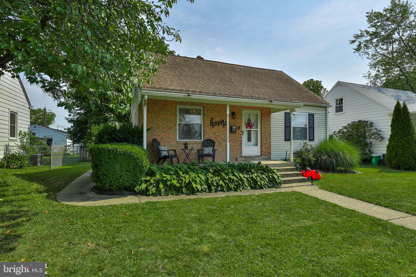 2310 E Woodlawn St Property Photo 3