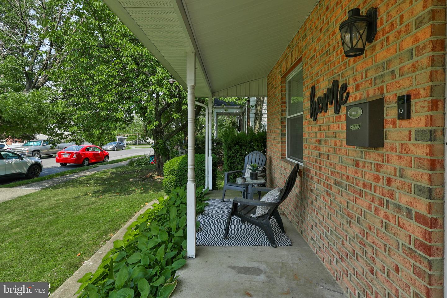 2310 E Woodlawn St Property Photo 5