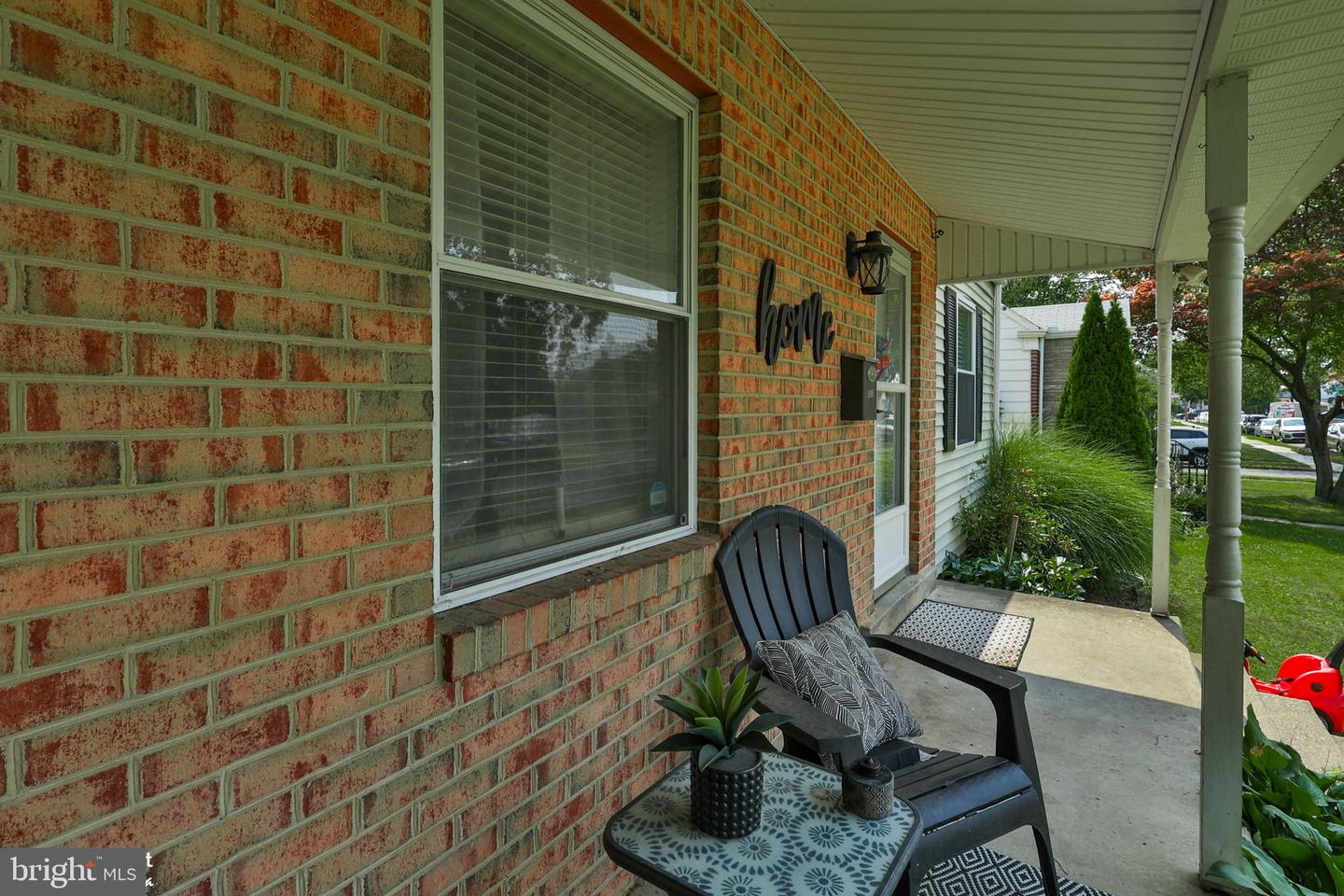 2310 E Woodlawn St Property Photo 6