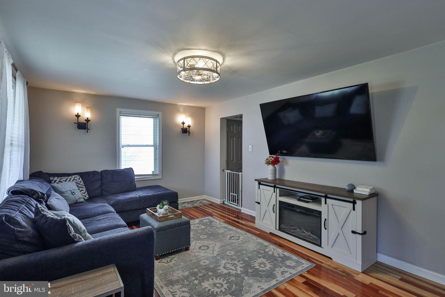 2310 E Woodlawn St Property Photo 7
