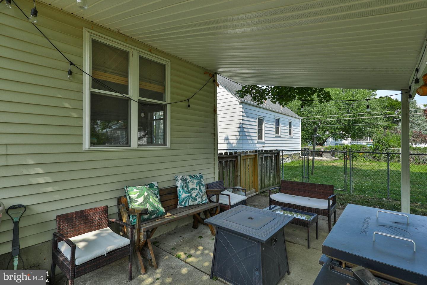 2310 E Woodlawn St Property Photo 43