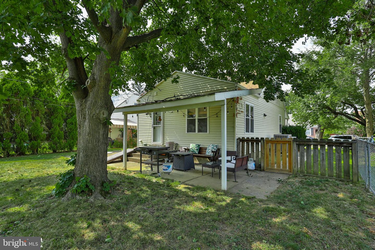 2310 E Woodlawn St Property Photo 45