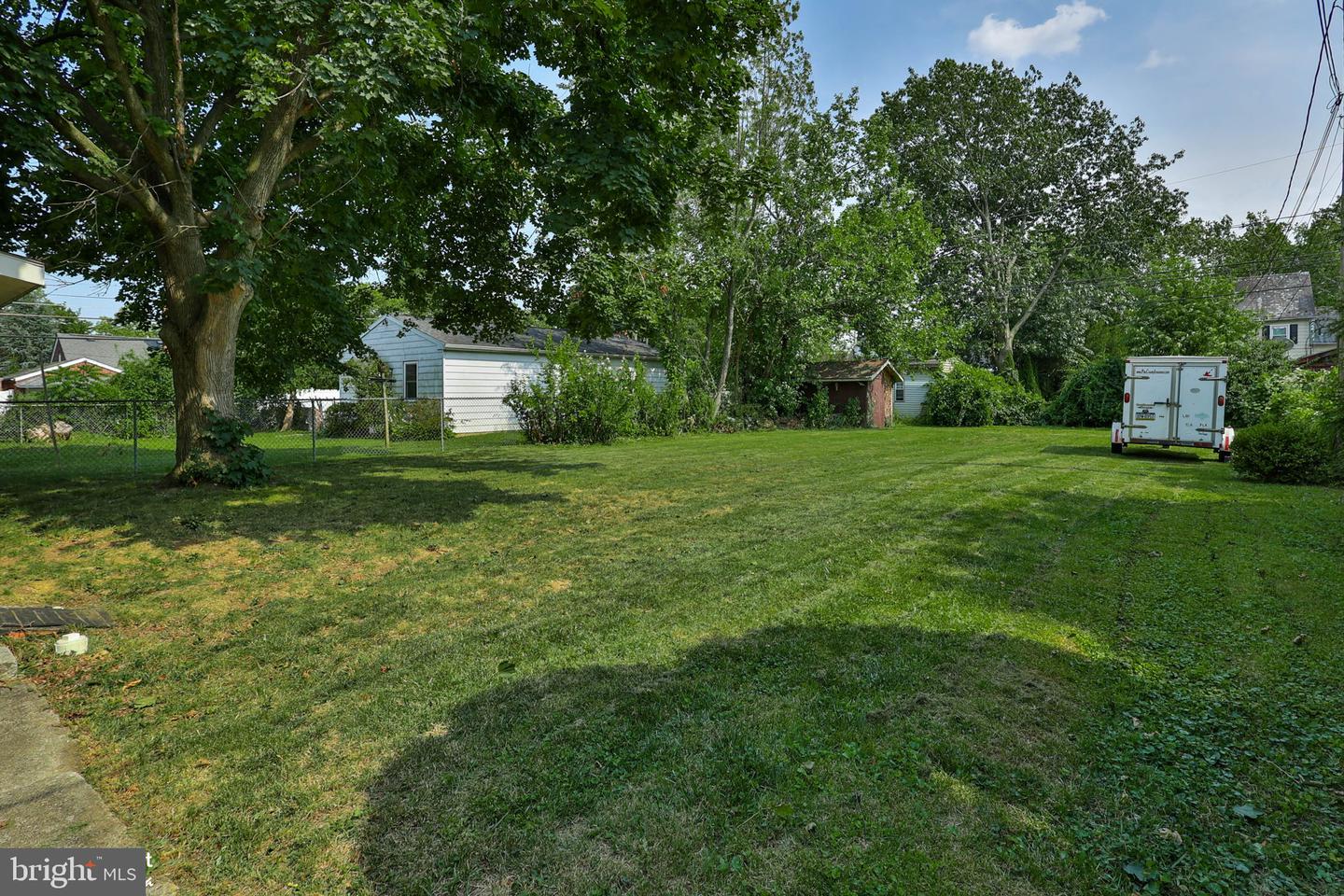 2310 E Woodlawn St Property Photo 49