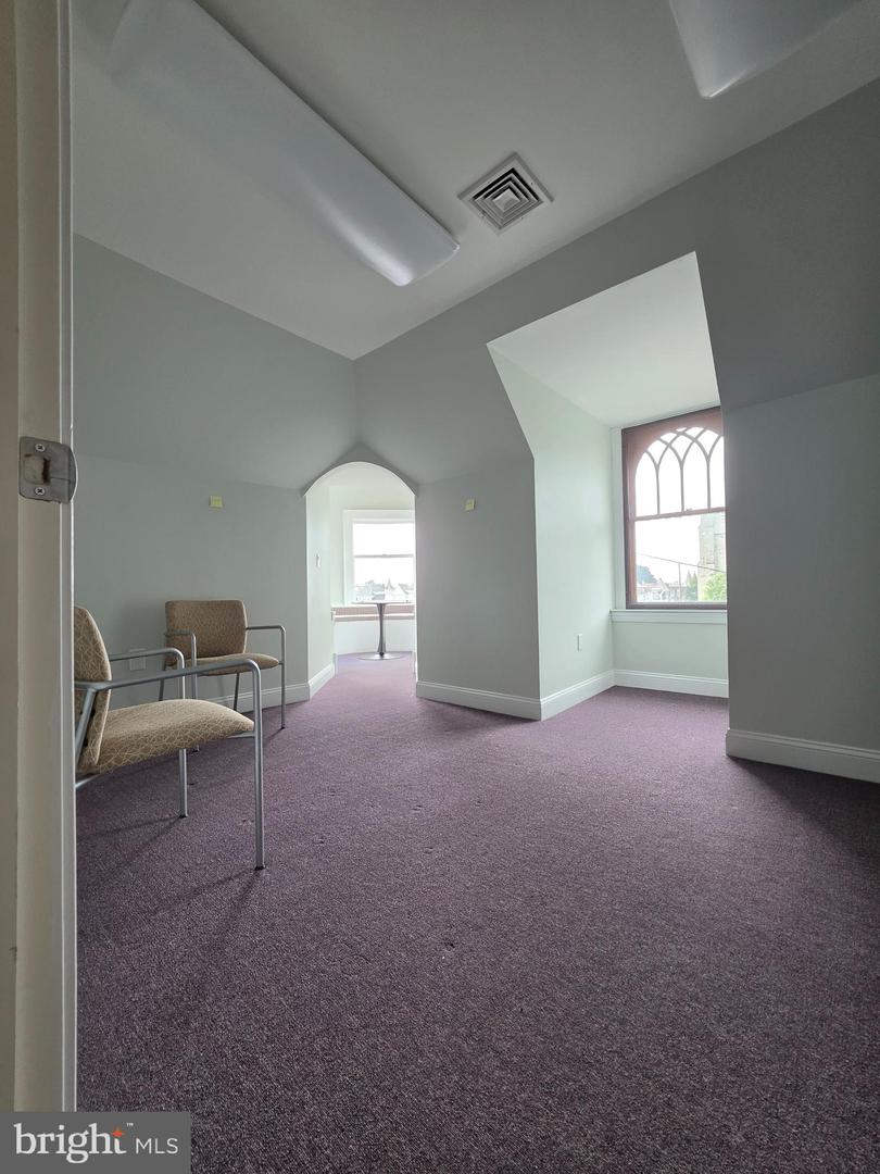 1248 W Hamilton St Property Photo 7