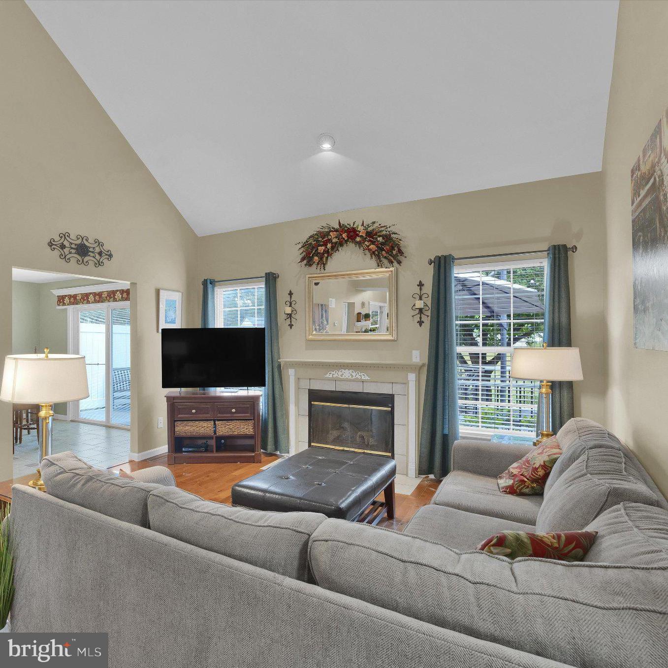 2184 Greenmeadow Dr Property Photo 9