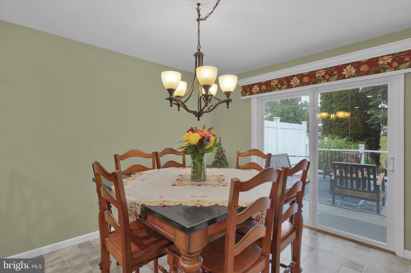 2184 Greenmeadow Dr Property Photo 14