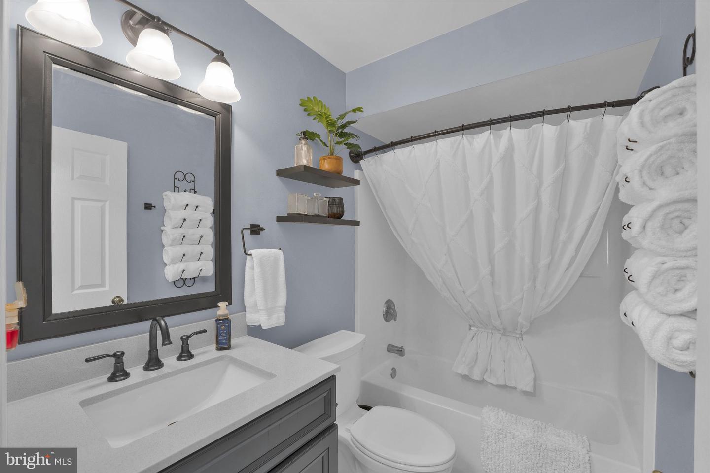 2184 Greenmeadow Dr Property Photo 25