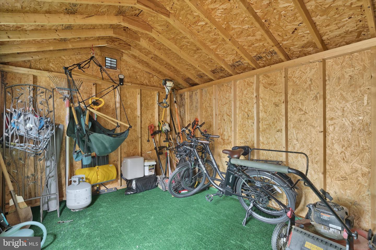 2184 Greenmeadow Dr Property Photo 47