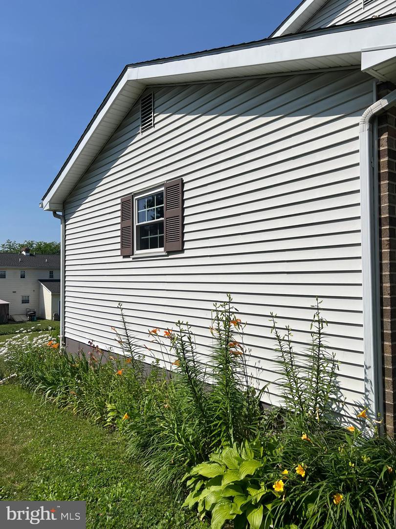 4258 Iroquois St Property Photo 2