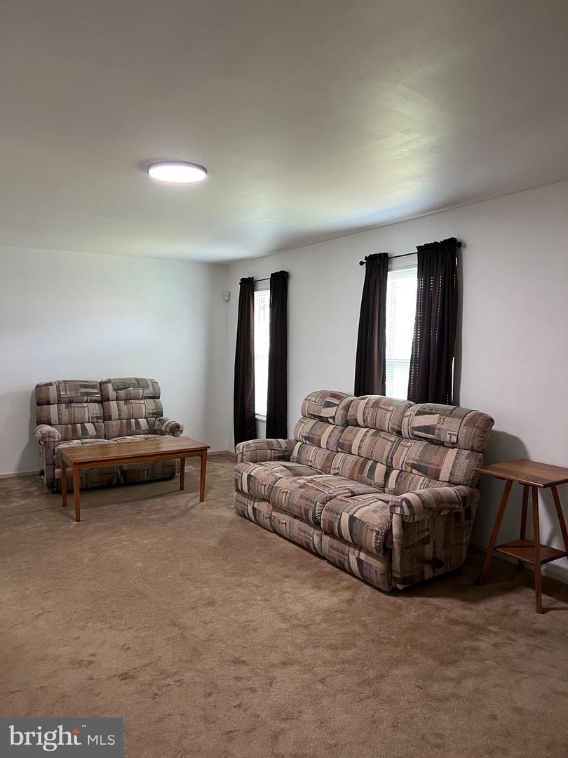 4258 Iroquois St Property Photo 6