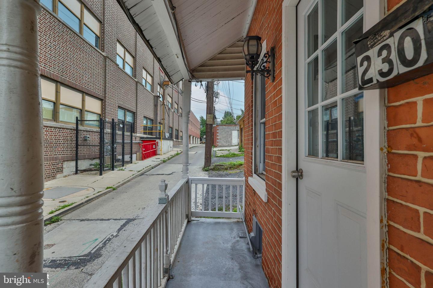 230 N Nagle St Property Photo 6