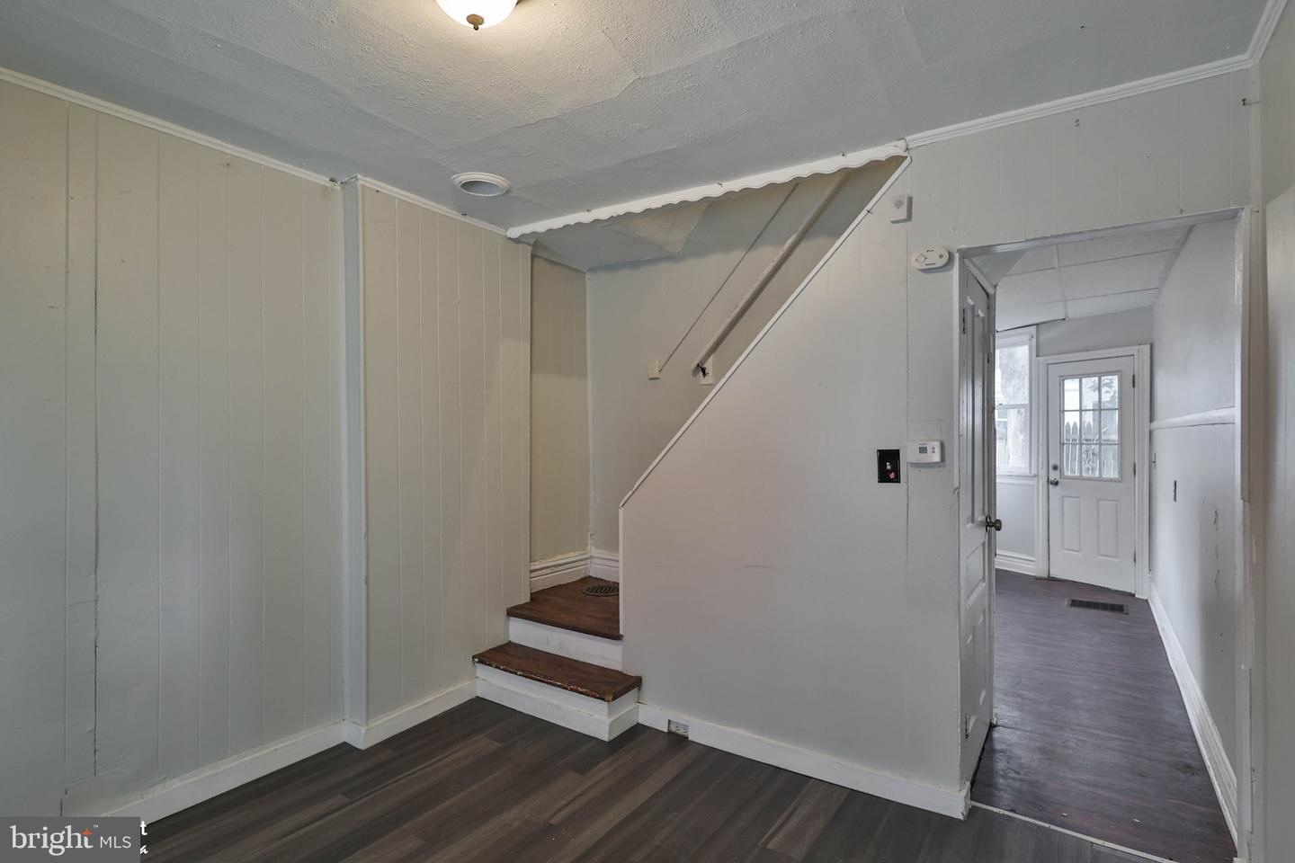 230 N Nagle St Property Photo 8