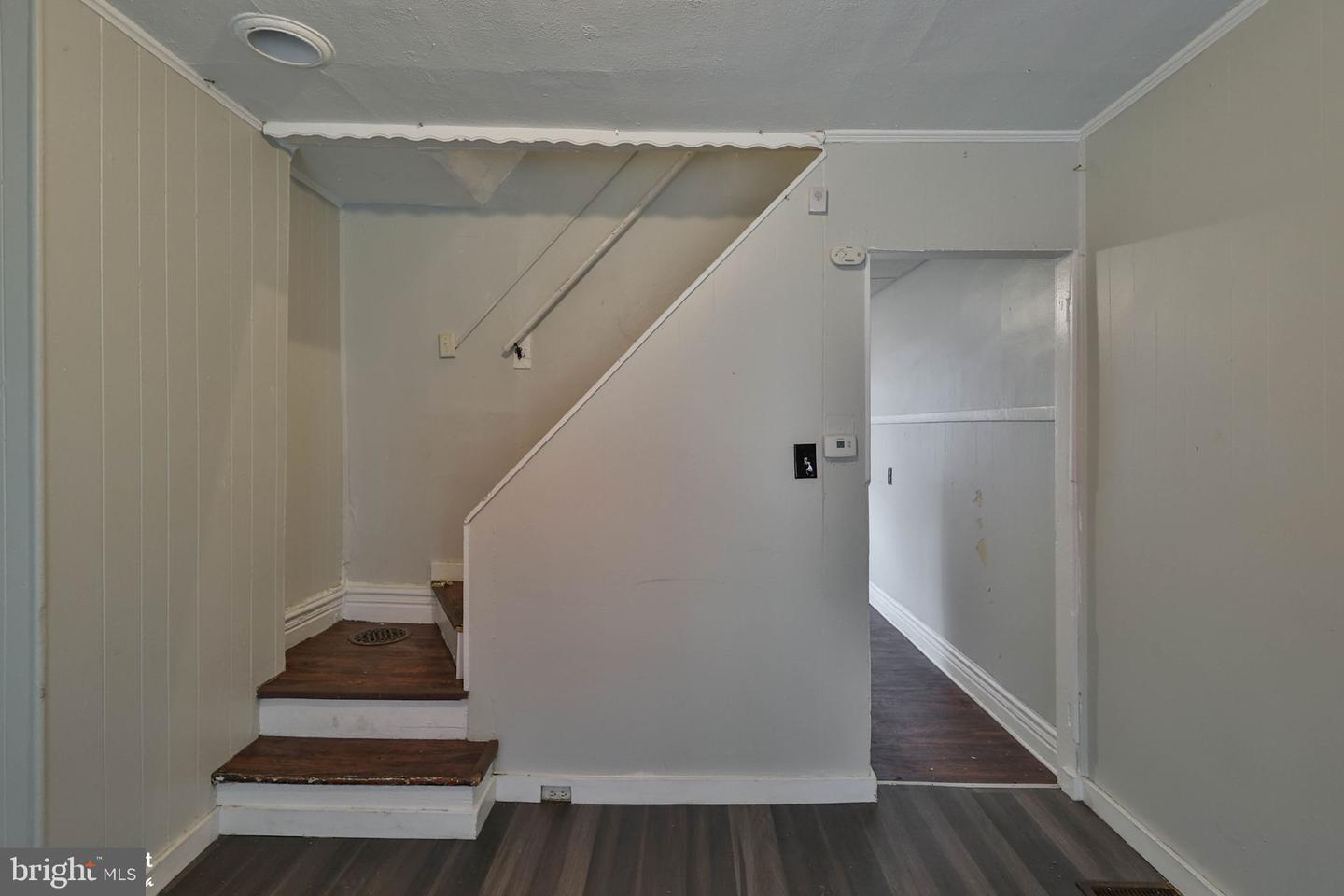 230 N Nagle St Property Photo 9