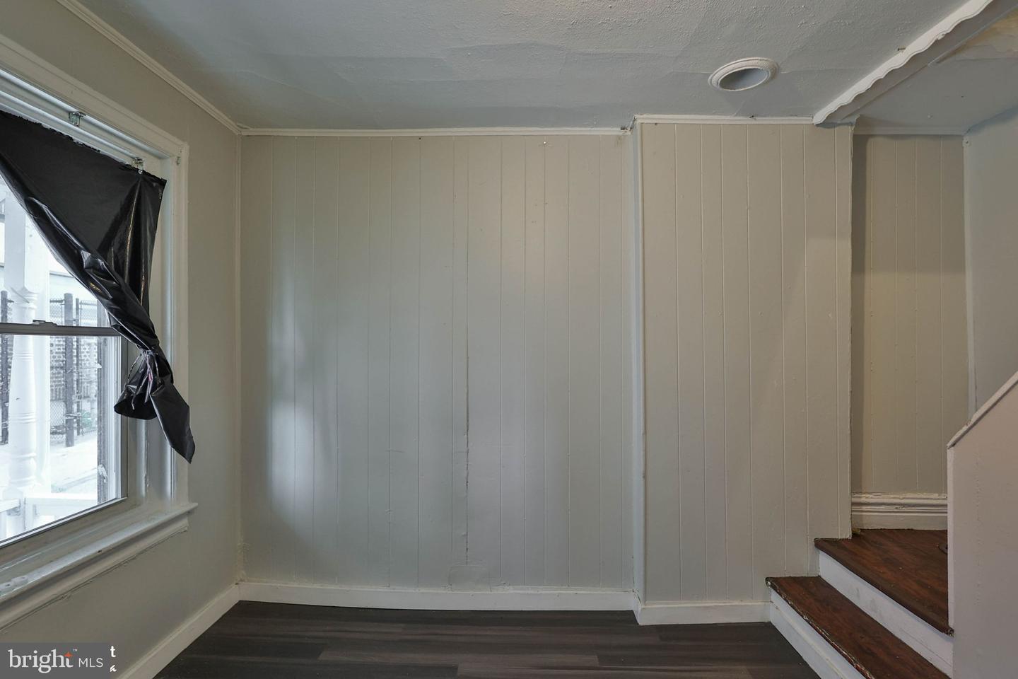 230 N Nagle St Property Photo 10