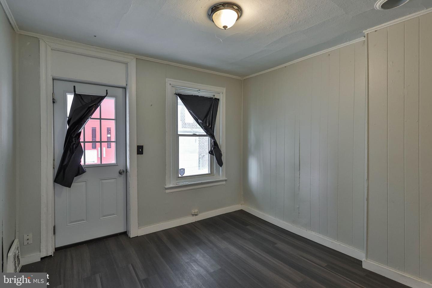 230 N Nagle St Property Photo 11