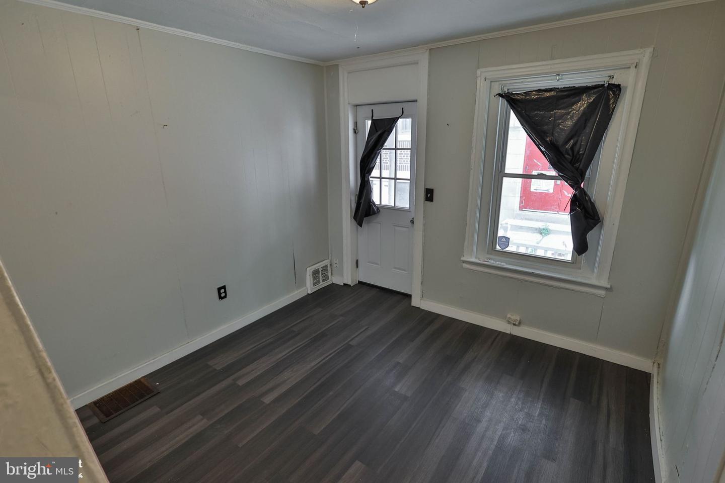 230 N Nagle St Property Photo 12