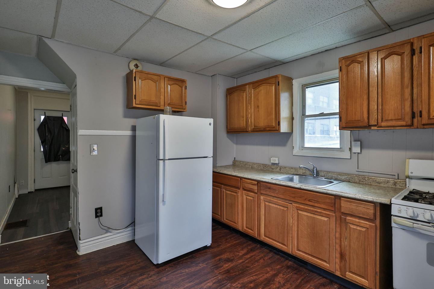 230 N Nagle St Property Photo 16