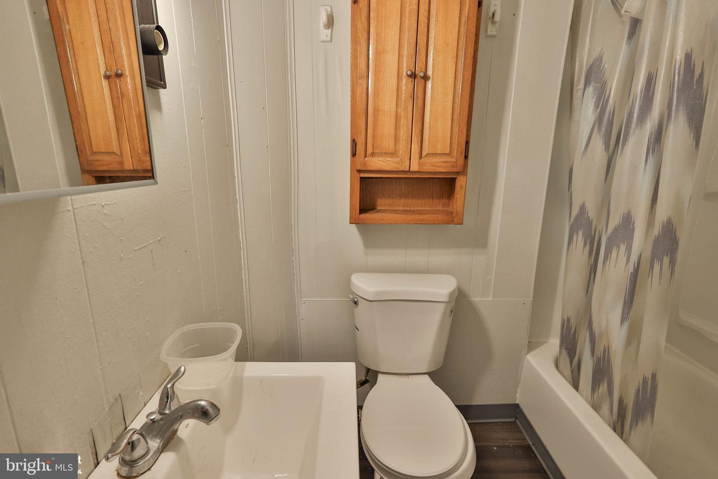 230 N Nagle St Property Photo 19
