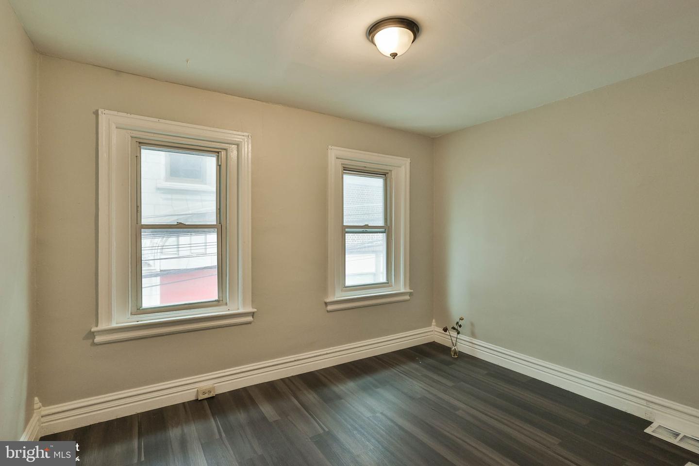 230 N Nagle St Property Photo 20