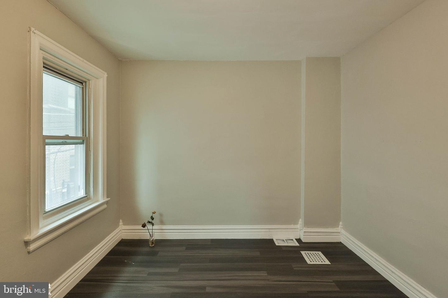 230 N Nagle St Property Photo 21