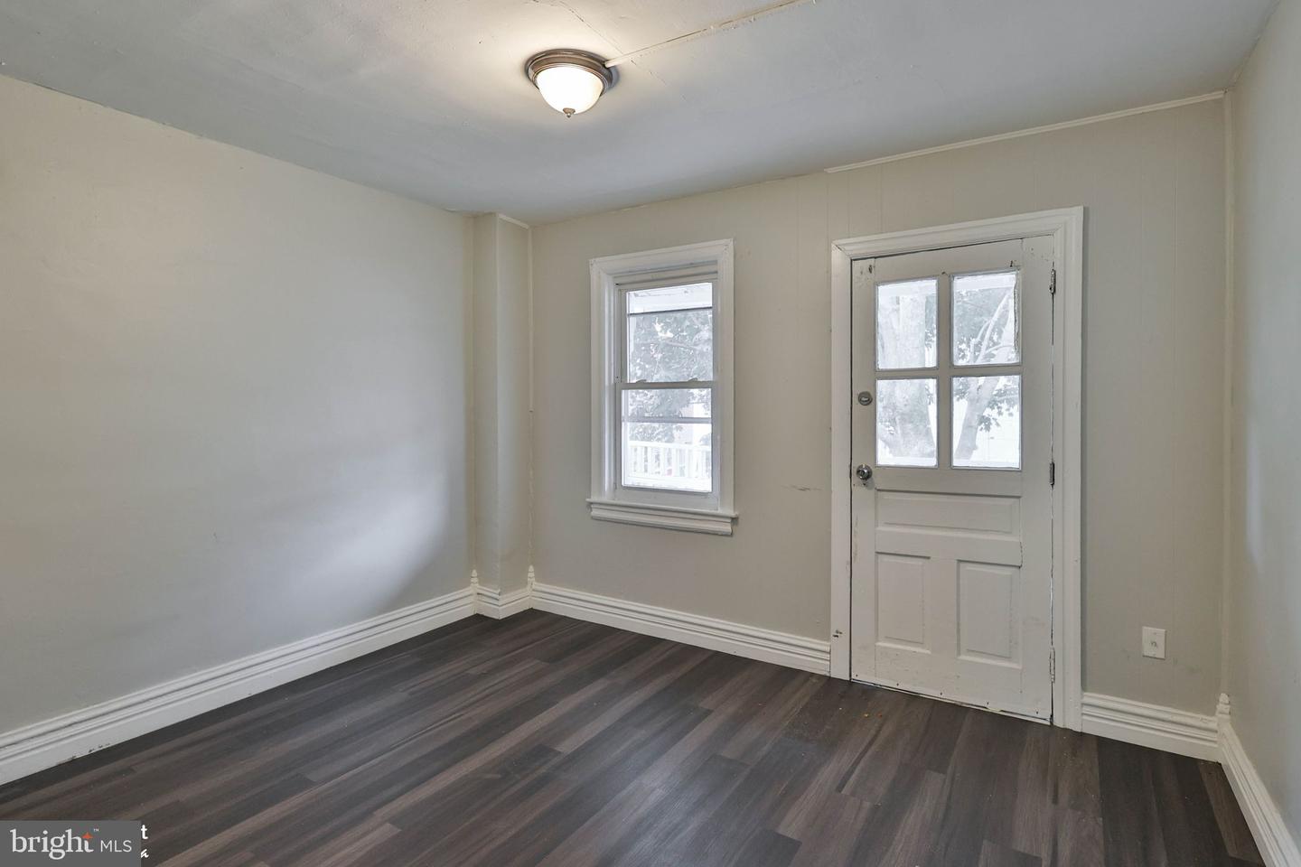 230 N Nagle St Property Photo 25