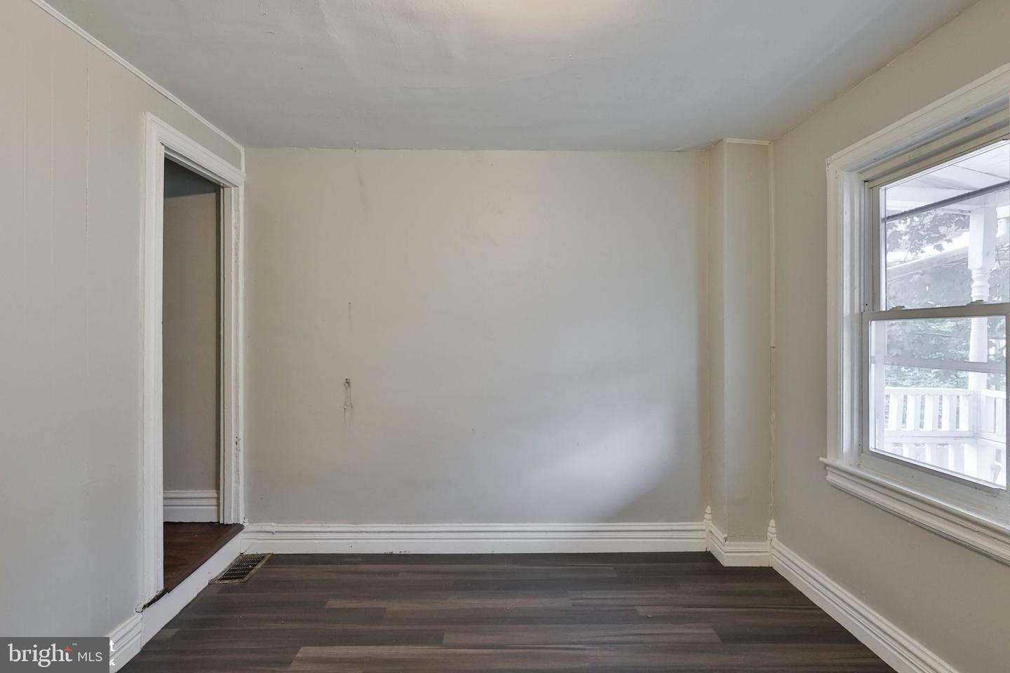 230 N Nagle St Property Photo 27