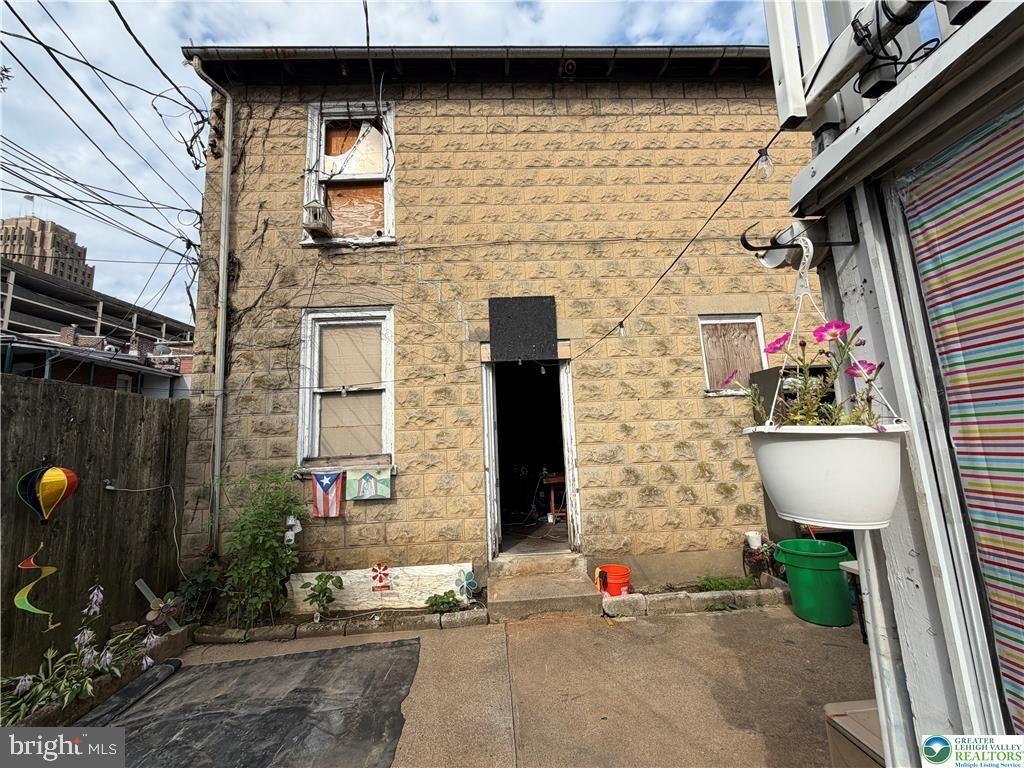 347 N 8th St Property Photo 5