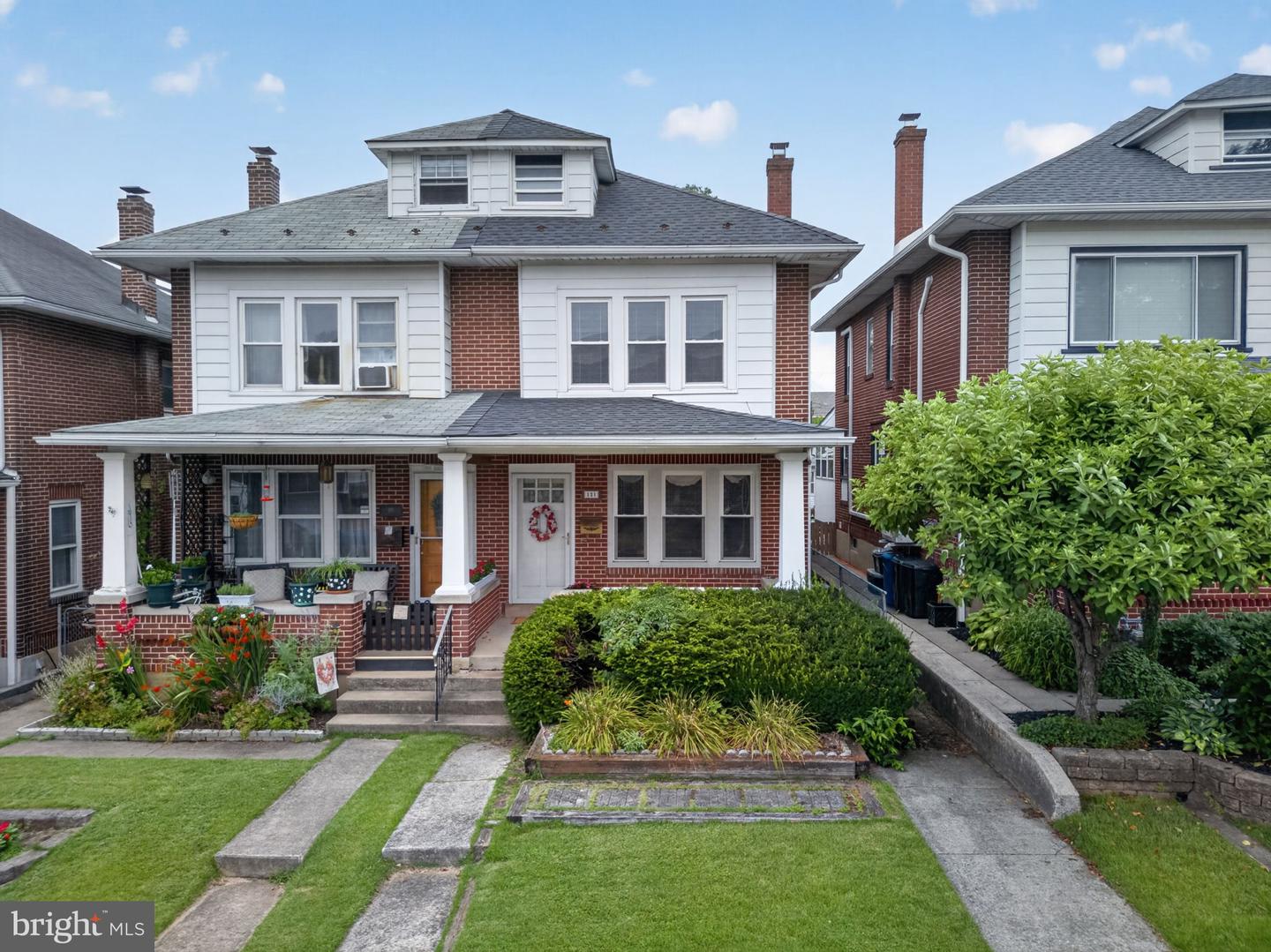 121 E ELM ST