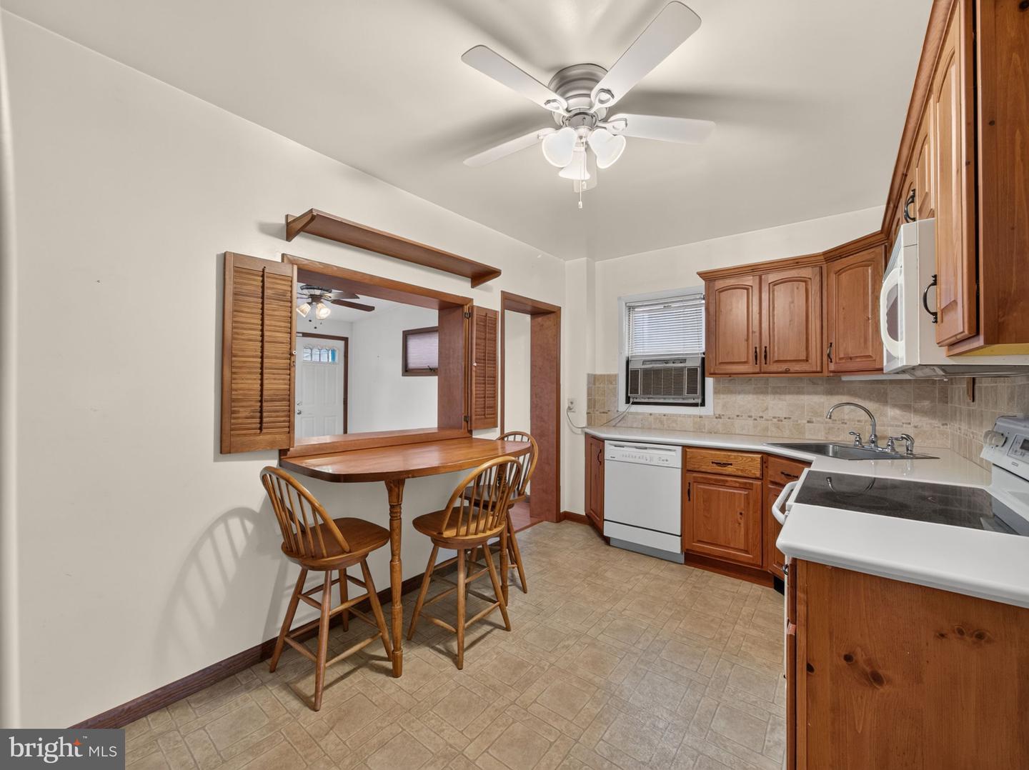 121 E Elm St Property Photo 13