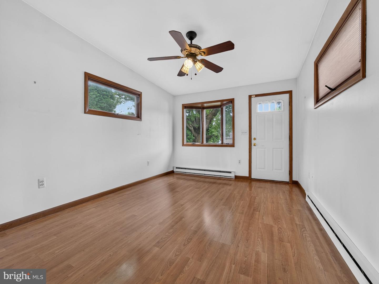 121 E Elm St Property Photo 17