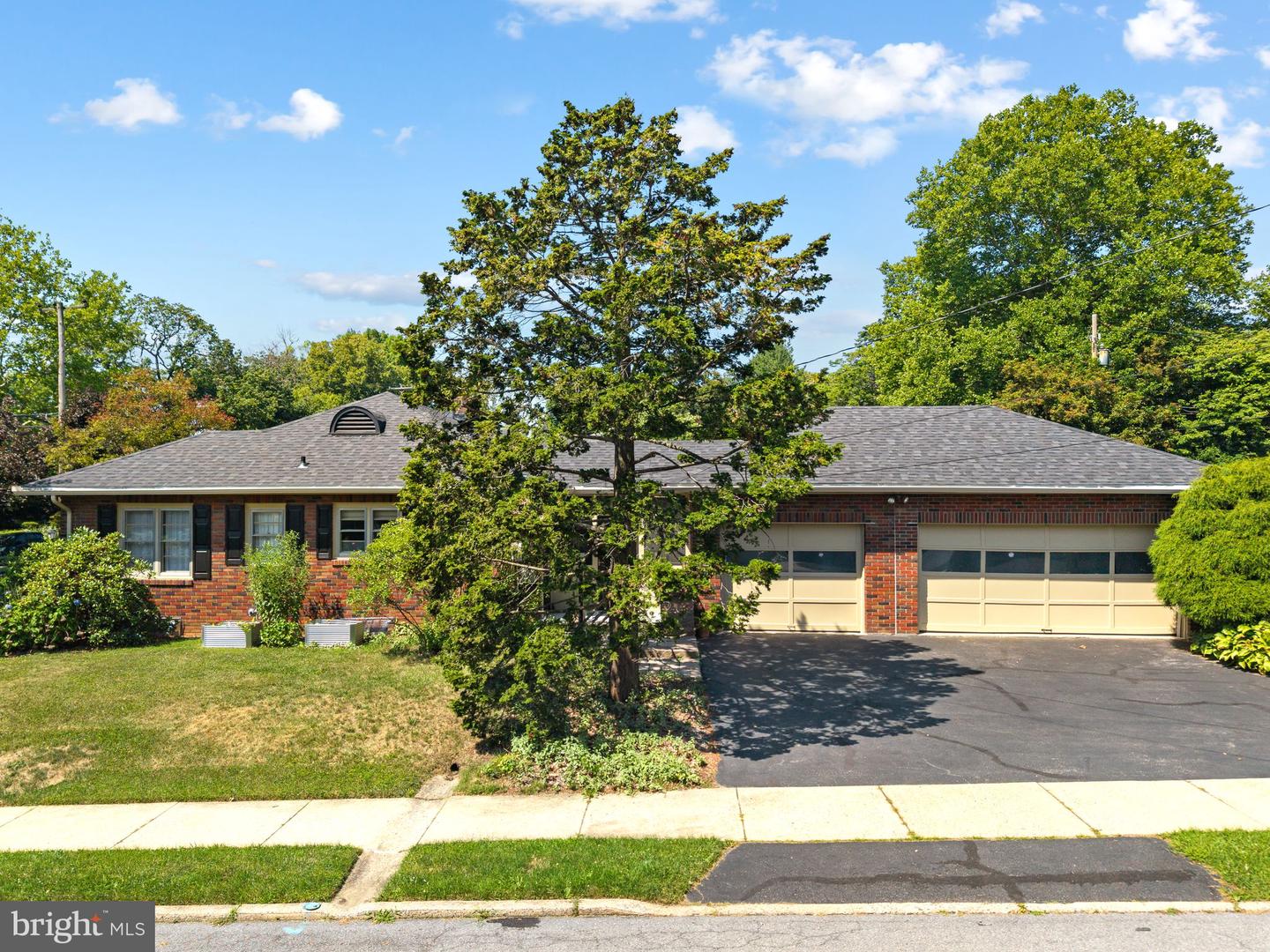 2705 W Chew St Property Photo 6