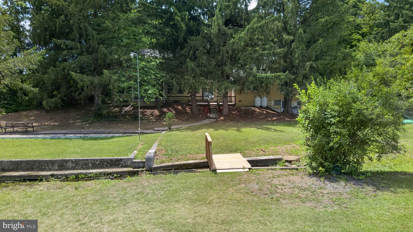 3940 Schneck Rd Property Photo 5
