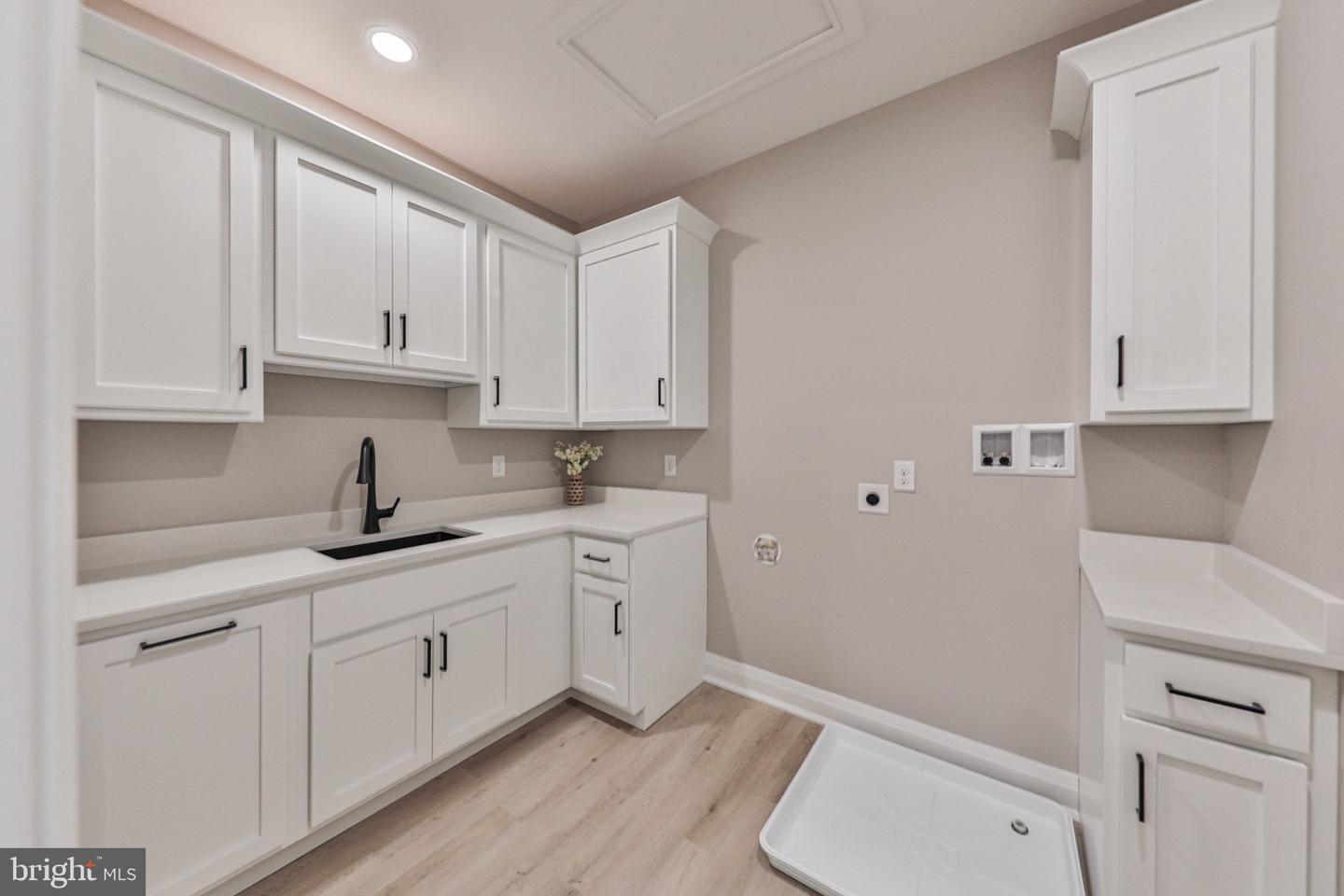 4740 Hillcrest Ln Property Photo 28