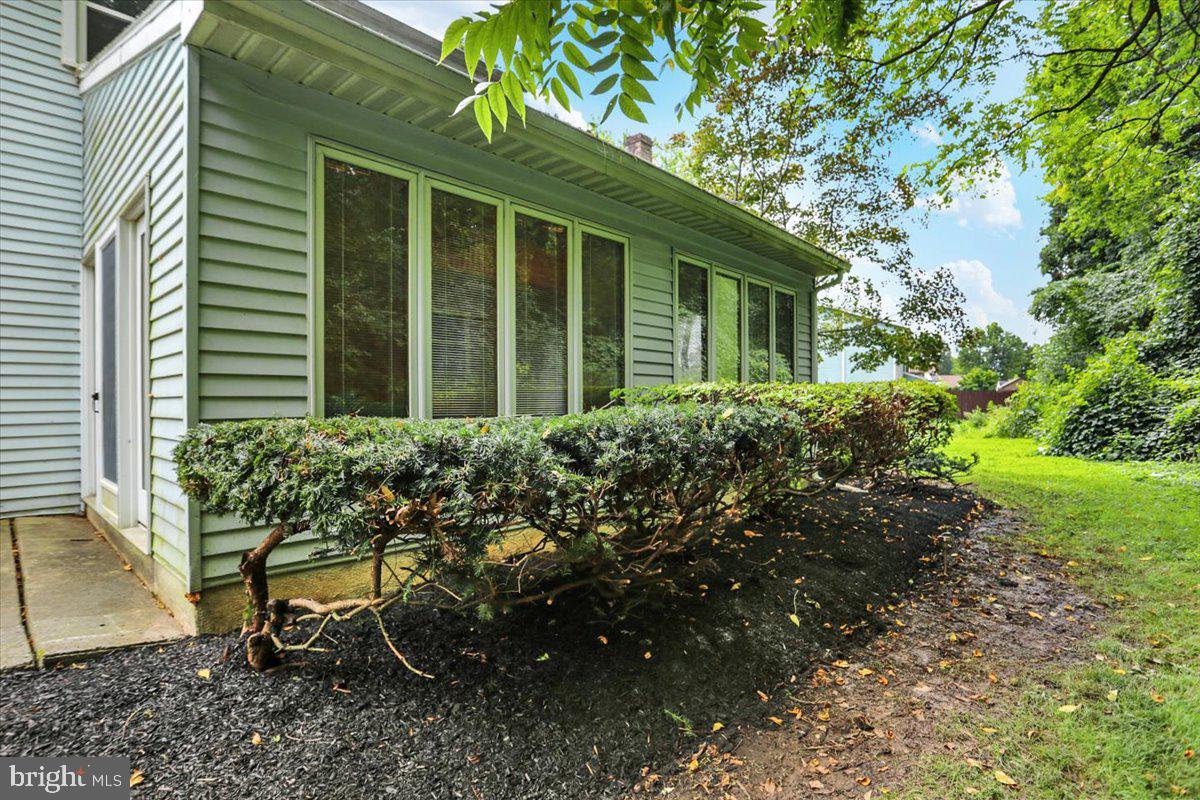 214 Burrell Blvd Property Photo 8