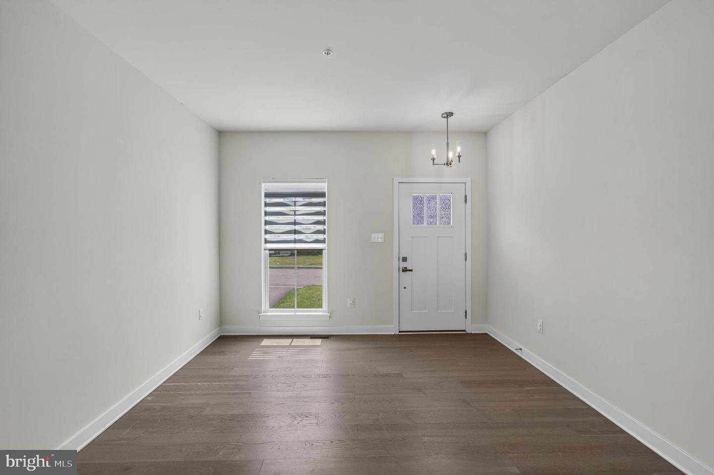 1047 Watson Ct Property Photo 5