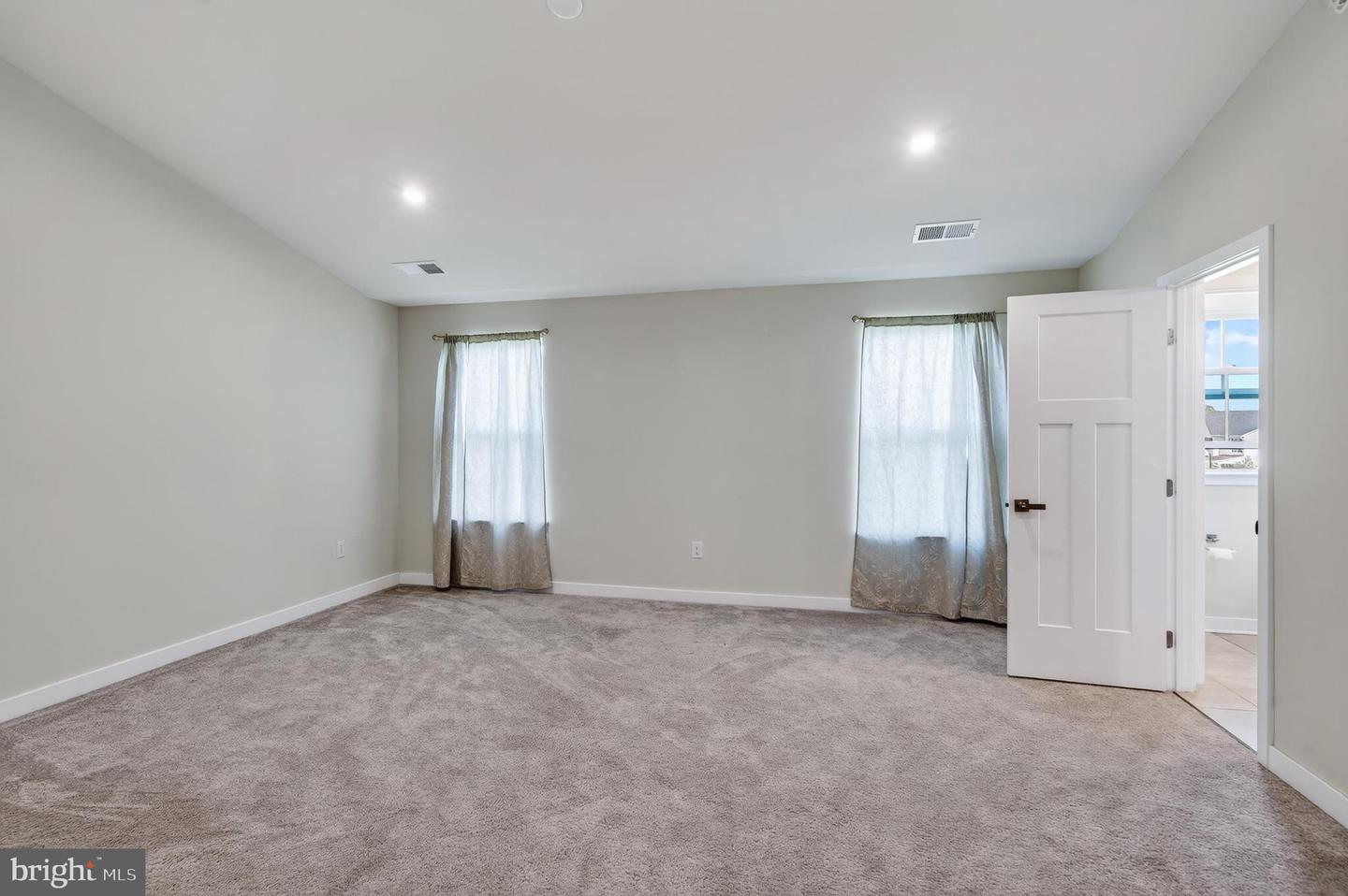 1047 Watson Ct Property Photo 21