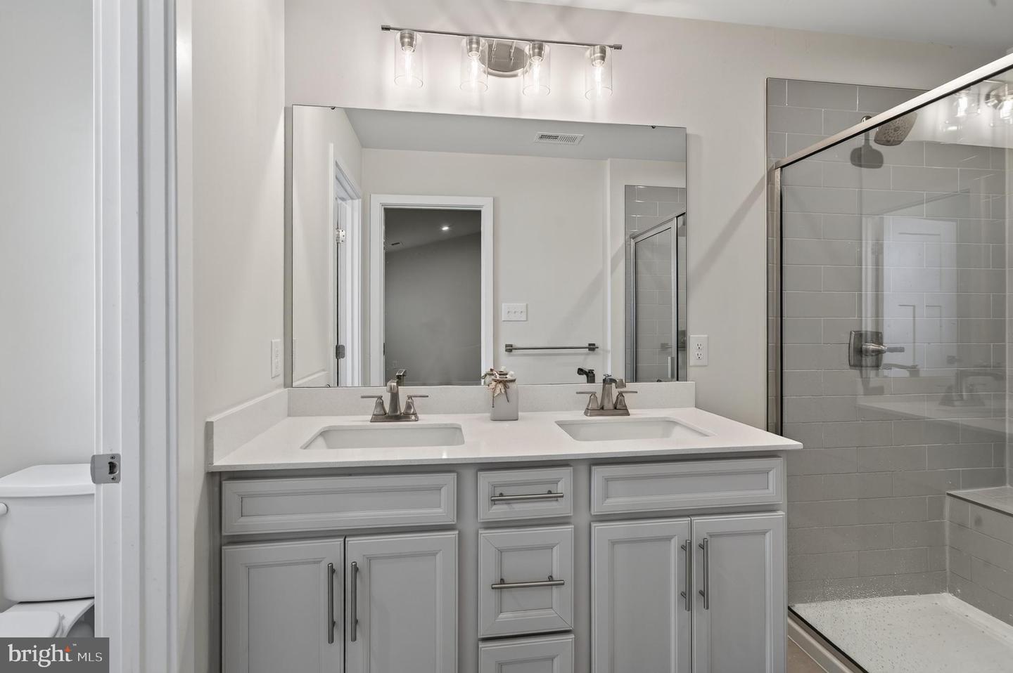 1047 Watson Ct Property Photo 25
