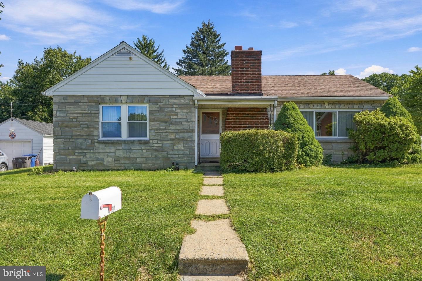 1429 N Muhlenberg St Property Photo 1