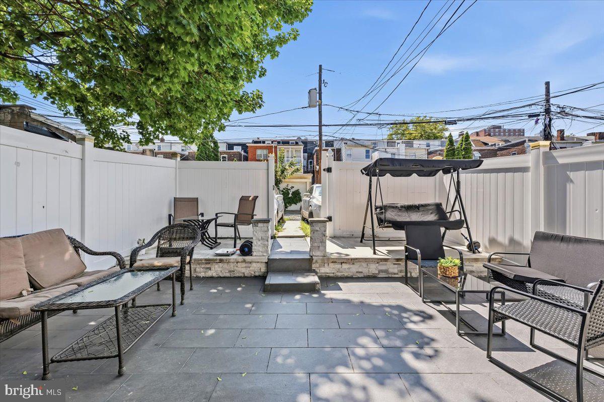 226 S Madison St Property Photo 3