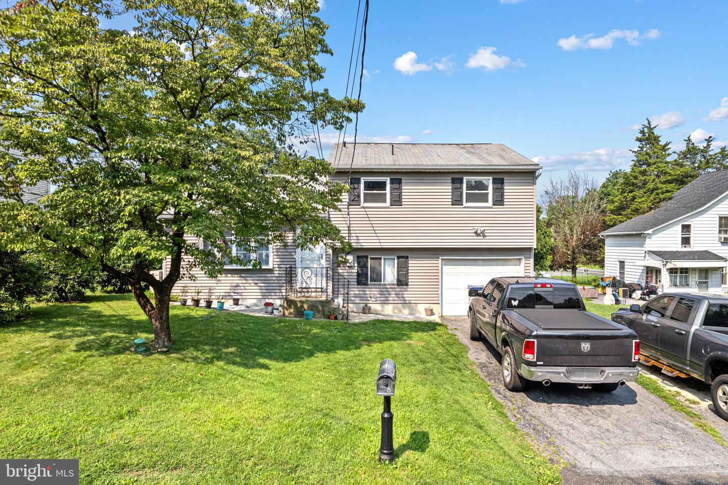 2300 S FILBERT ST