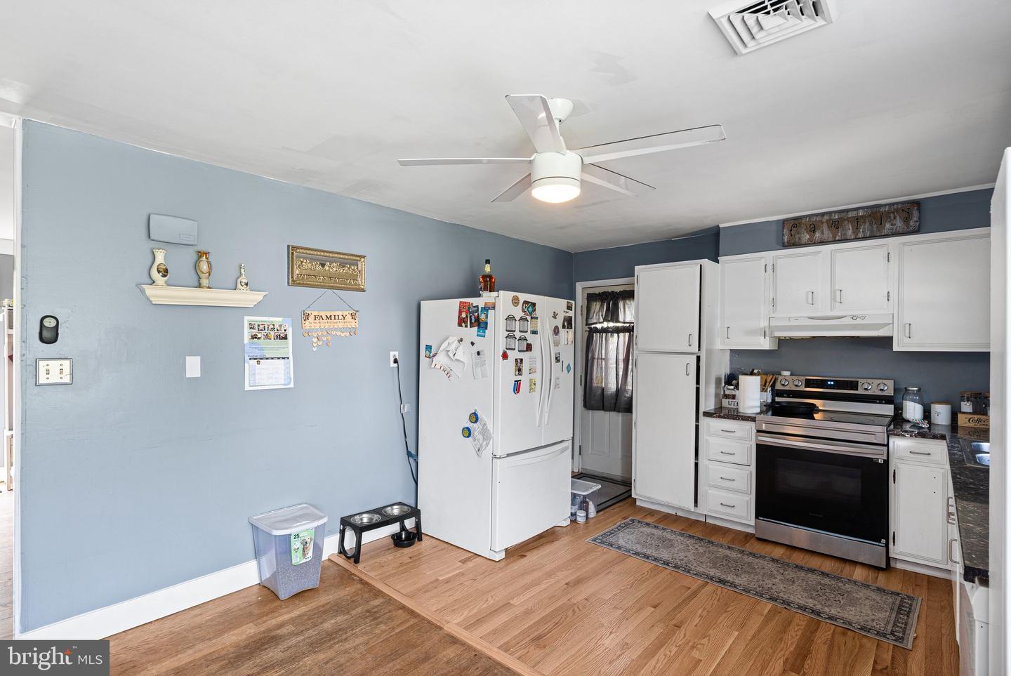 2300 S Filbert St Property Photo 8