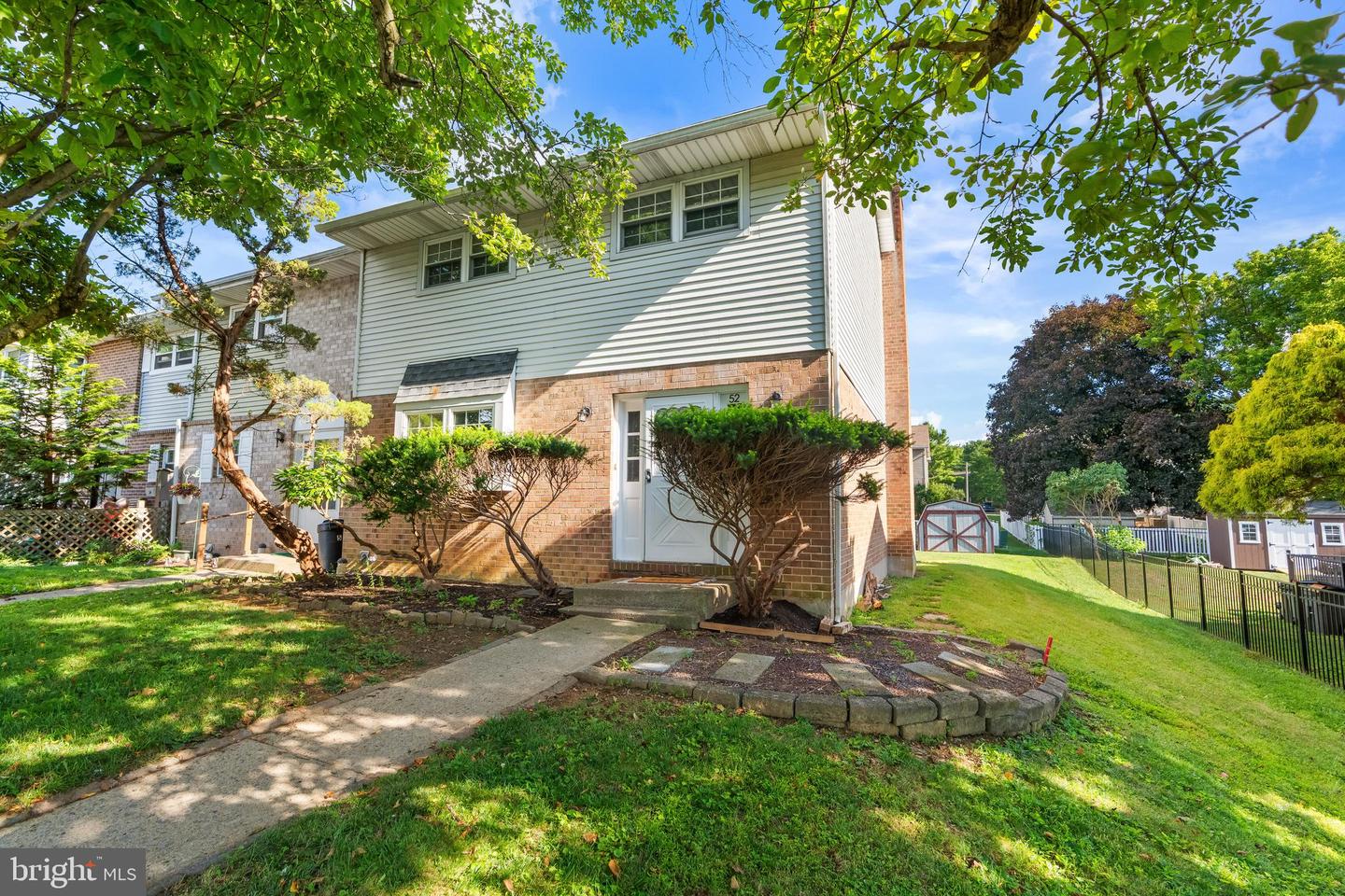 52 Willow St Property Photo 1