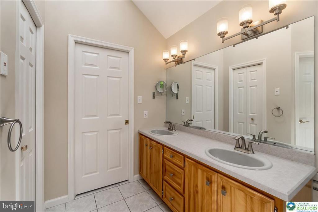2165 Beechwood St Property Photo 21