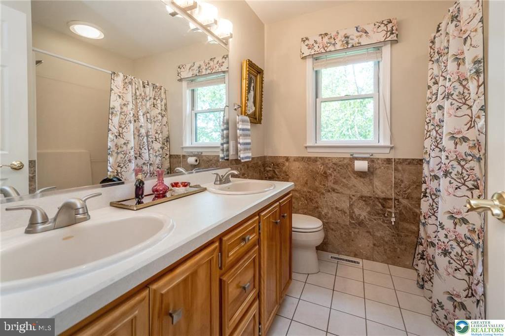 2165 Beechwood St Property Photo 26