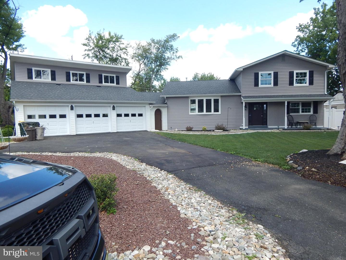 5833 Hill Dr Property Photo 2